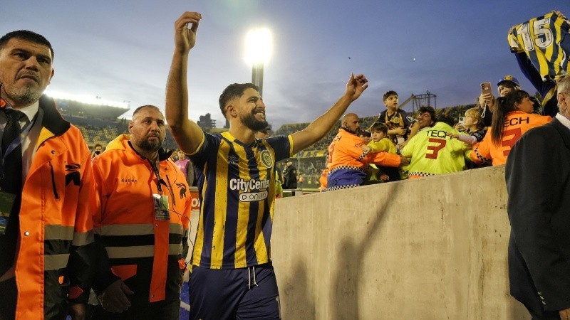 Facundo Mallo con la hinchada canalla.