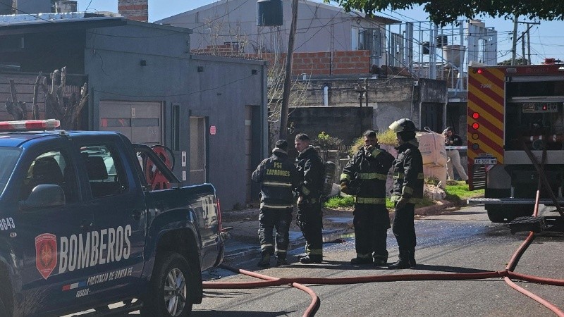 El frente de la vivienda que se prendió fuego este martes en barrio Sáenz Peña.