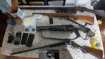 Las armas secuestradas en el operativo.