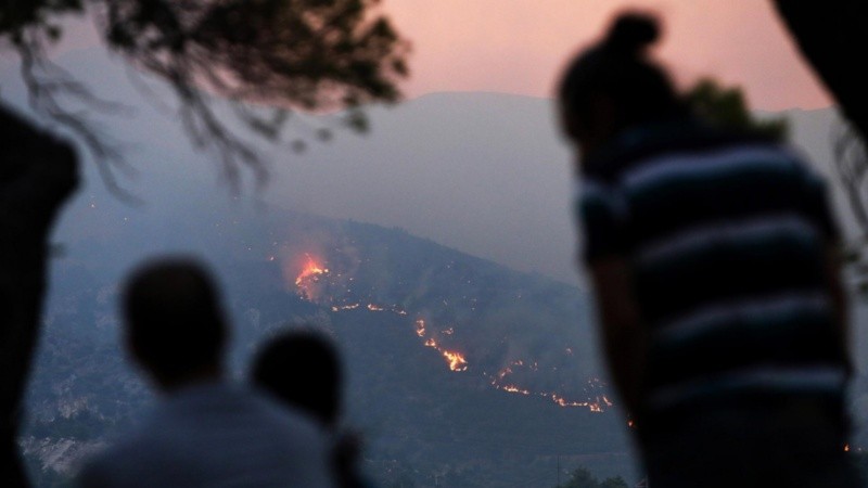 Los incendios arrasaron unas 10 mil hectáreas en la región de Ática, al norte de Atenas, en Grecia.