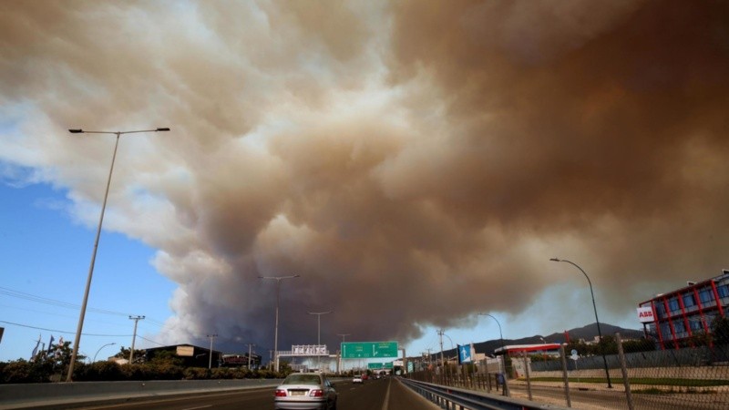 Los incendios arrasaron unas 10 mil hectáreas en la región de Ática, al norte de Atenas, en Grecia.