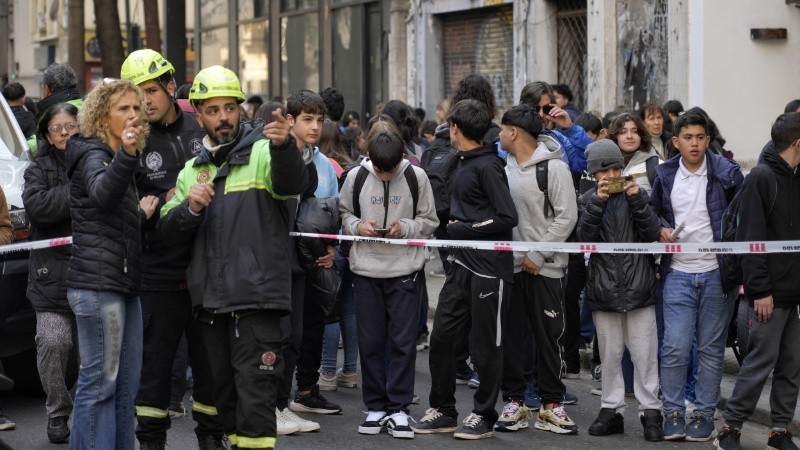 Alumnos y alumnas tuvieron que ser atendidos por síntomas de intoxicación.