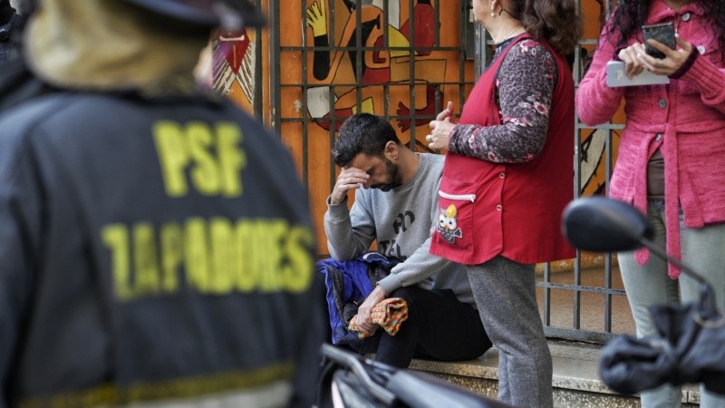 Se vivieron momentos de mucha preocupación en la puerta de la escuela céntrica