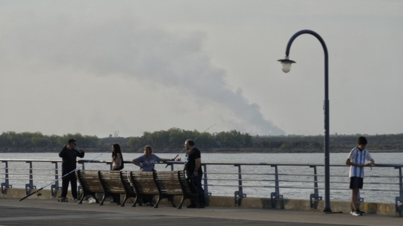 El humo se distinguía desde Rosario.