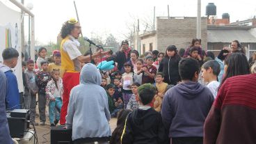 Los niños disfrutaron de shows con animadores y pintaron en atriles durante la tarde del viernes.