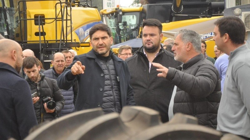 Pullaro dialogó con productores e industriales de la región.