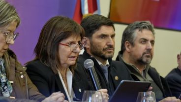 Bullrich habló junto al gobernador Maximiliano Pullaro y el ministro de Seguridad provincial Pablo Cococcioni.