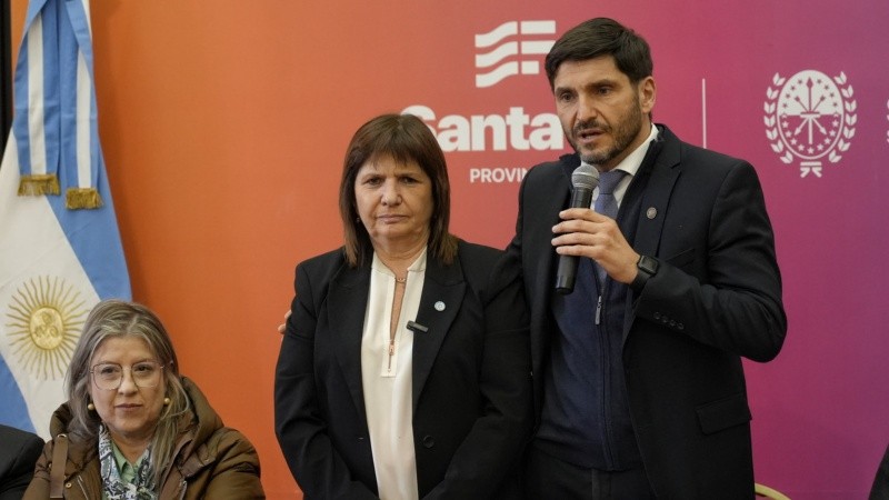 Pullaro junto a la ministra Bullrich este lunes en Rosario