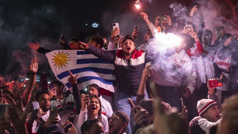 Hinchas del equipo local se sumaron al homenaje.