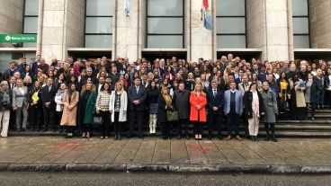 Animos caldeados en los Tribunales provinciales: la foto de los magistrados santafesinos en Rosario.