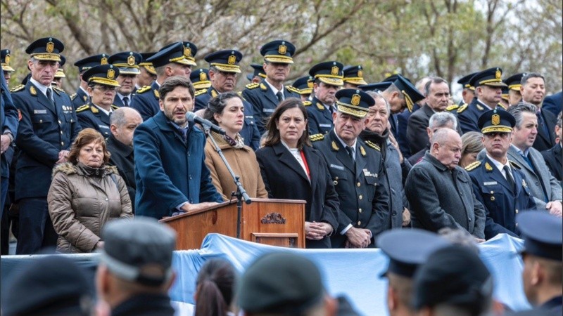 El mandatario santafesino reivindicó el trabajo de los agentes y remarcó que hay una baja pronunciada en todas las estadísticas del delito.