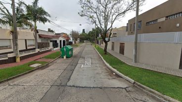 Los robos tuvieron lugar mientras las dos familias no estaban en sus domicilios.