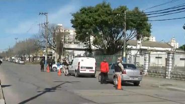 Una imagen del operativo de fuerzas de seguridad federales en Tablada, este lunes al mediodía.