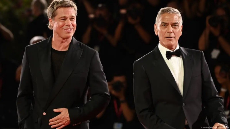 Junto a George Clooney presentaron Wolfs, su nueva película, en el Festival de Cine de Venecia.