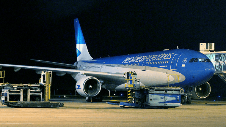 Aerolíneas Argentinas presentó vuelos nocturnos.