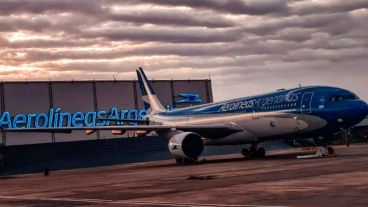 Aerolíneas Argentinas sale a competir con las low cost con tarifas económicas en vuelos nocturnos.