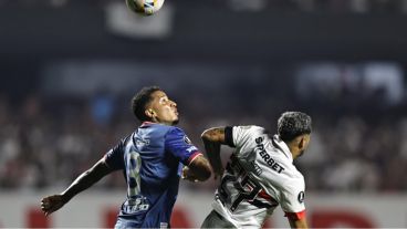 Izquierdo con la camiseta de Nacional en la noche del partido contra San Pablo.