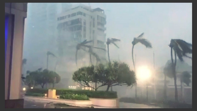 El séptimo huracán de la temporada en la cuenca atlántica alcanzó Puerto Rico menos de dos semanas después de sufrir el impacto de Irma.