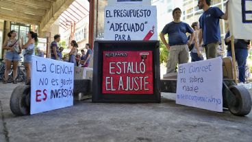 La ejecución del presupuesto nacional para Ciencia y Tecnología cayó un 40% desde que asumió Javier Milei.