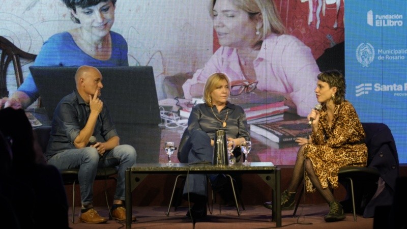 La presentación del libro sobre Leda en la feria rosarina.