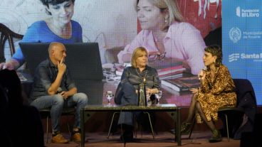 La presentación del libro sobre Leda en la feria rosarina.