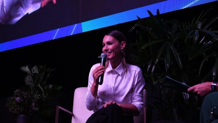 Pampita durante su presentación en Endeavor Experiencia Rosario.