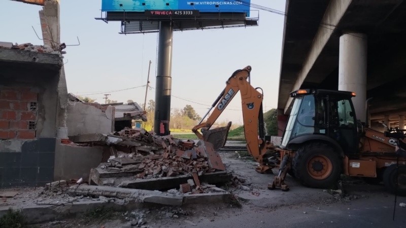 Uno de los inmuebles tirados abajo este miércoles.