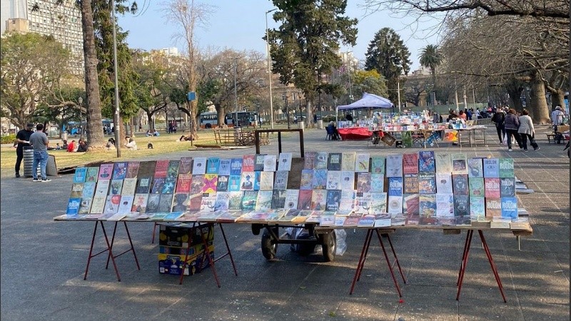 Proponen la creación del Paseo de la lectura en la plaza Sarmiento de Rosario.