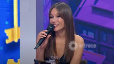 Pampita volvió al jurado de "Los 8 escalones".