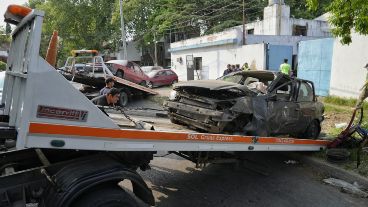 El gobierno provincial dispuso hoy un operativo en la seccional policial 15ª, ubicada en Sarmiento al 4300, en el marco del cual, se retiraron de su zona externa 40 autos, 60 motos y 100 bicicletas en desuso.