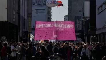 La marcha comenzó la concentración en el centro de Rosario.