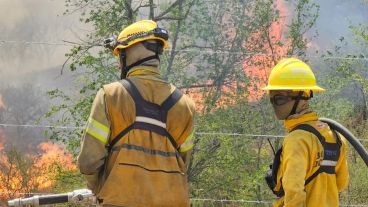 Los expertos señalan que en los siguientes días seguirá siendo extremo el riesgo de incendios en la provincia.