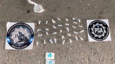 Operativo en Vía Honda terminó con dos detenidos y 32 dosis de cocaína secuestradas.