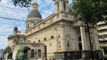 Por una ley de la Legislatura, la supuesta constitución de la ciudad coincide con el día de la Virgen del Rosario.