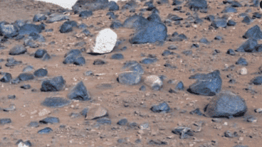  El video y las imágenes parecen mostrar rocas de color azul.