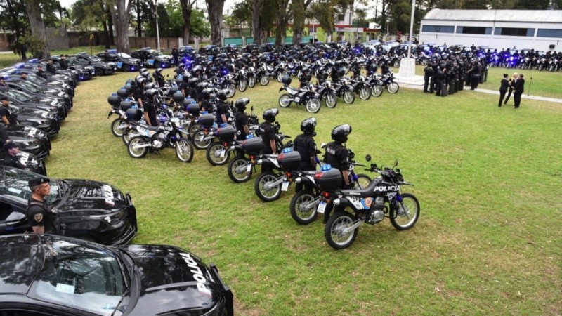 Los nuevos vehículos dispuestos para el acto de este miércoles en la ciudad.