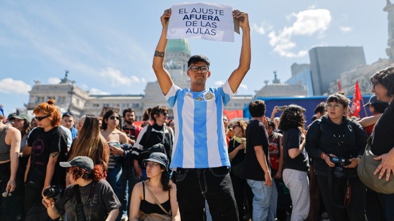 Miles de estudiantes se manifestaron este miércoles afuera del Congreso.