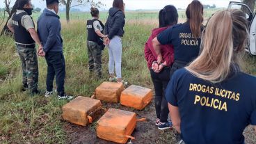 Va a juicio "La Reina del Sur" y su clan por el narcobombardeo de 300 kilos de cocaína en campos de Pergamino.