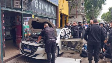 Detuvieron a tres delincuentes por escruches a autos tras una persecución.