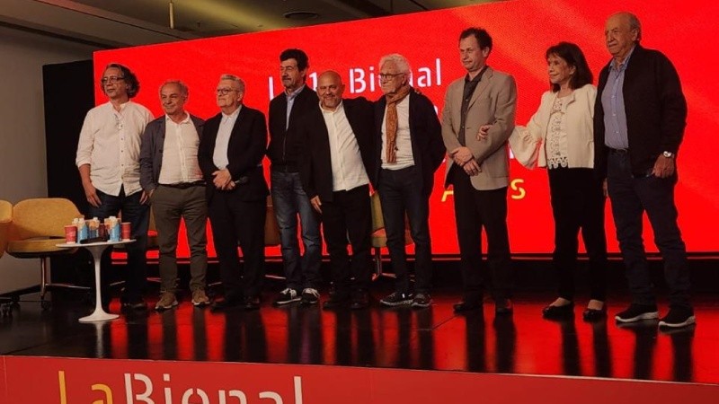 El prestigioso Grupo R durante la distinción en la Bienal