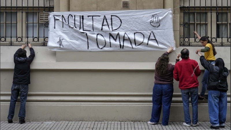 Rosario3 pasó por la facultad de Humanidades y Artes para registrar cómo se desarrollaba esta jornada especial.  