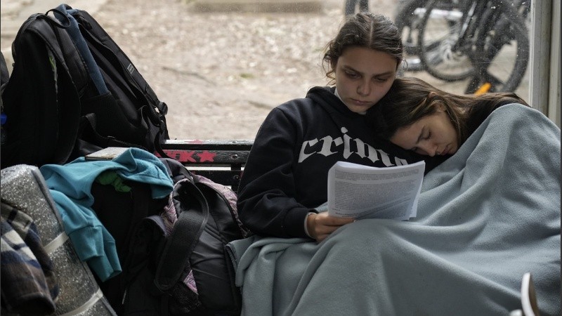 Rosario3 pasó por la Siberia en donde varias facultades se sumaban a la toma.