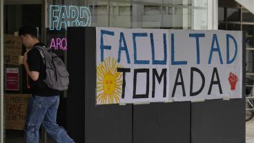 Jornada de toma de facultades en todo el país y de anuncios del Gobierno