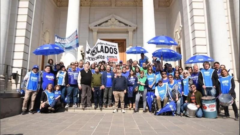 Los docentes públicos llevaron su reclamo contra la reforma previsional a la Justicia, pero fue rechazado.