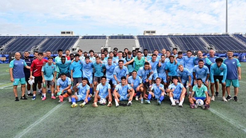 La delegación completa de Argentino en la foto final de la exitosa gira en Miami