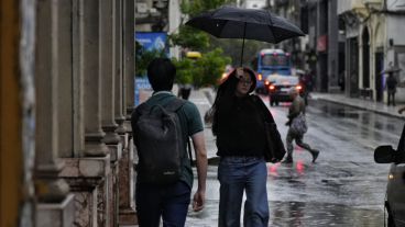 La lluvia cayó desde la madrugada de este jueves en Rosario.