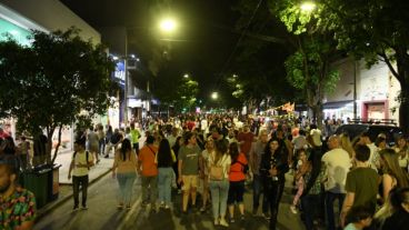 La noche en Echesortu tuvo alta convocatoria.