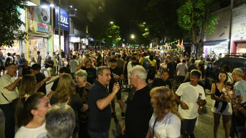 La noche en Echesortu tuvo alta convocatoria.