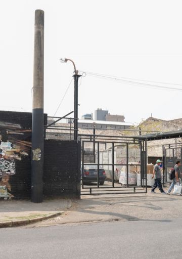 El centro de acopio ocupa la esquina de Montevideo y Richieri.