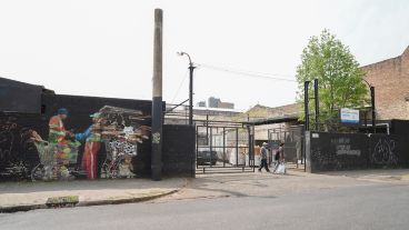 El centro de acopio ocupa la esquina de Montevideo y Richieri.